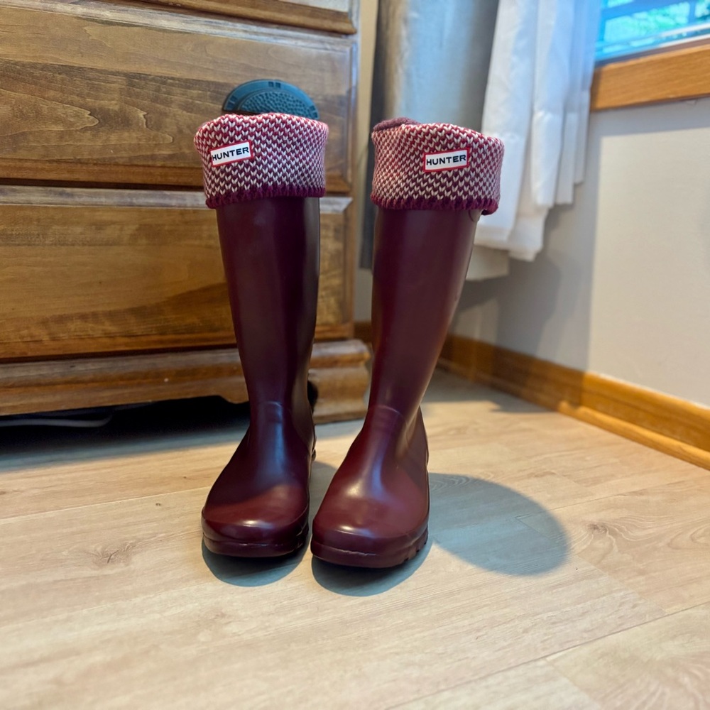 Hunter Boots in Merlot EUC